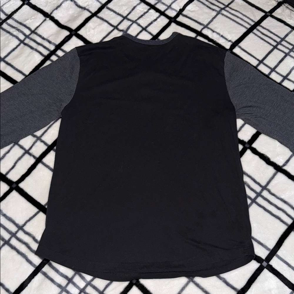 Old Navy Black and Gray Long Sleeve Tee - Picture 4 of 4